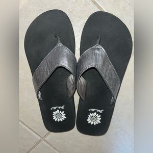 Like New Yellow Box Silver Flip Flops Sz 6.5
